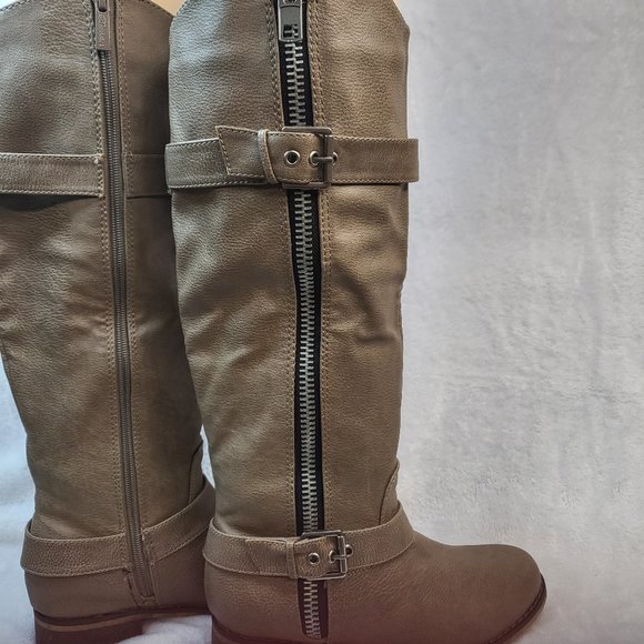 * Comfortable Beige Knee High Flat Riding Boots - Picture 5 of 8